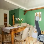 Oomph True Tree House Moko Apartament *