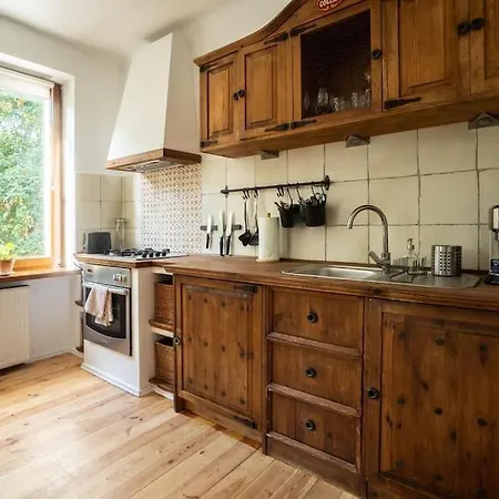 Oomph True Tree House Moko *