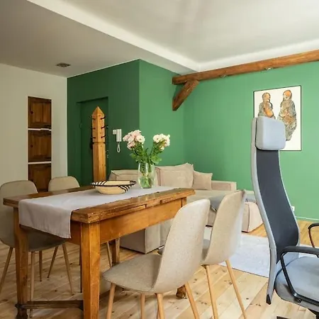 Oomph True Tree House Moko Apartment *