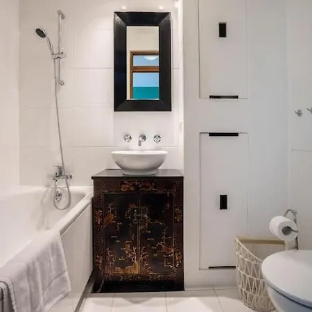 Oomph True Tree House Moko Apartamento Varsóvia