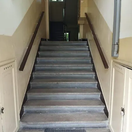 Oomph True Tree House Moko * Varsóvia