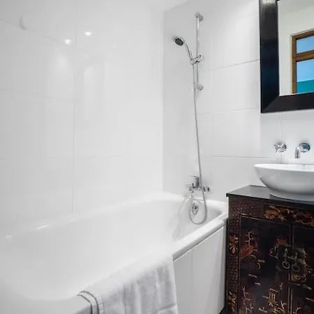 Oomph True Tree House Moko