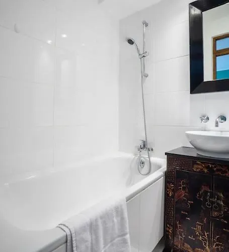 Oomph True Tree House Moko